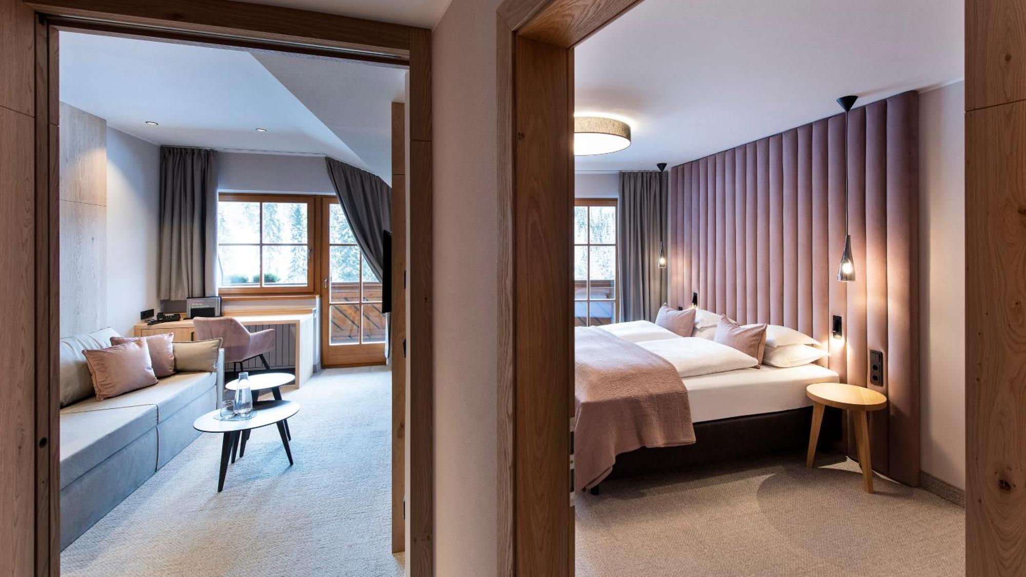 Suite with Balcony and Mountain View,1553874994:JPEG